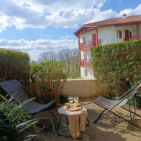 T1 Bis Avec Piscine Vue Golf Et Montagnes Apartment Arcangues Exterior photo