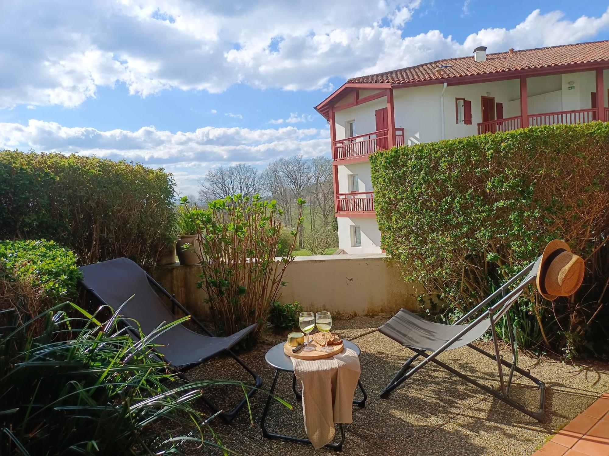 T1 Bis Avec Piscine Vue Golf Et Montagnes Apartment Arcangues Exterior photo
