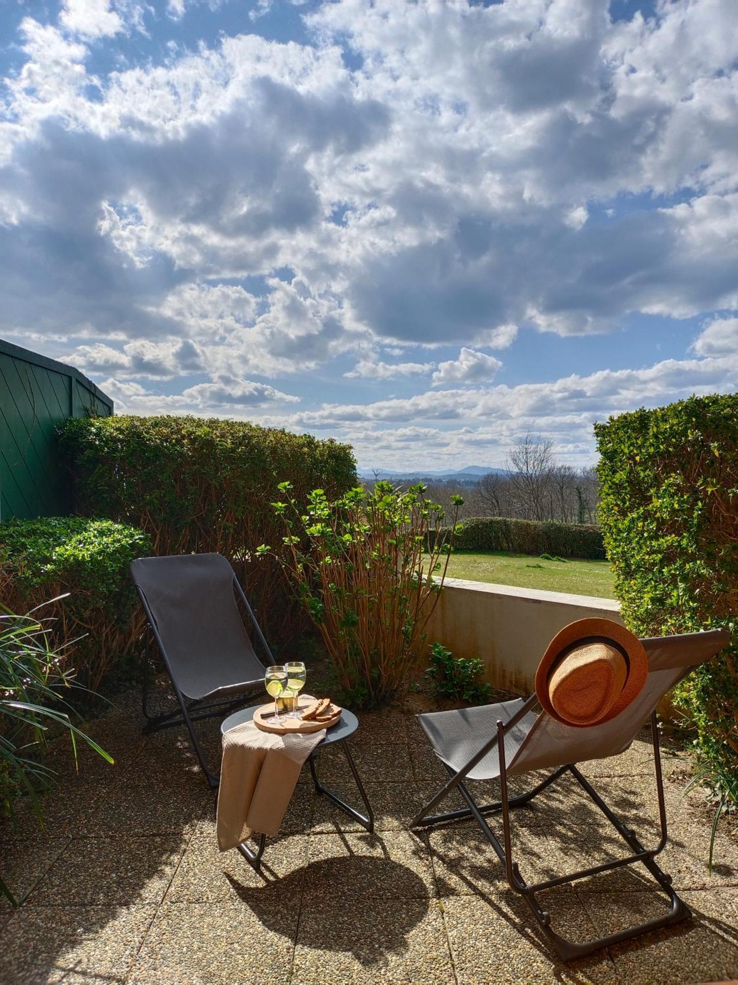 T1 Bis Avec Piscine Vue Golf Et Montagnes Apartment Arcangues Exterior photo