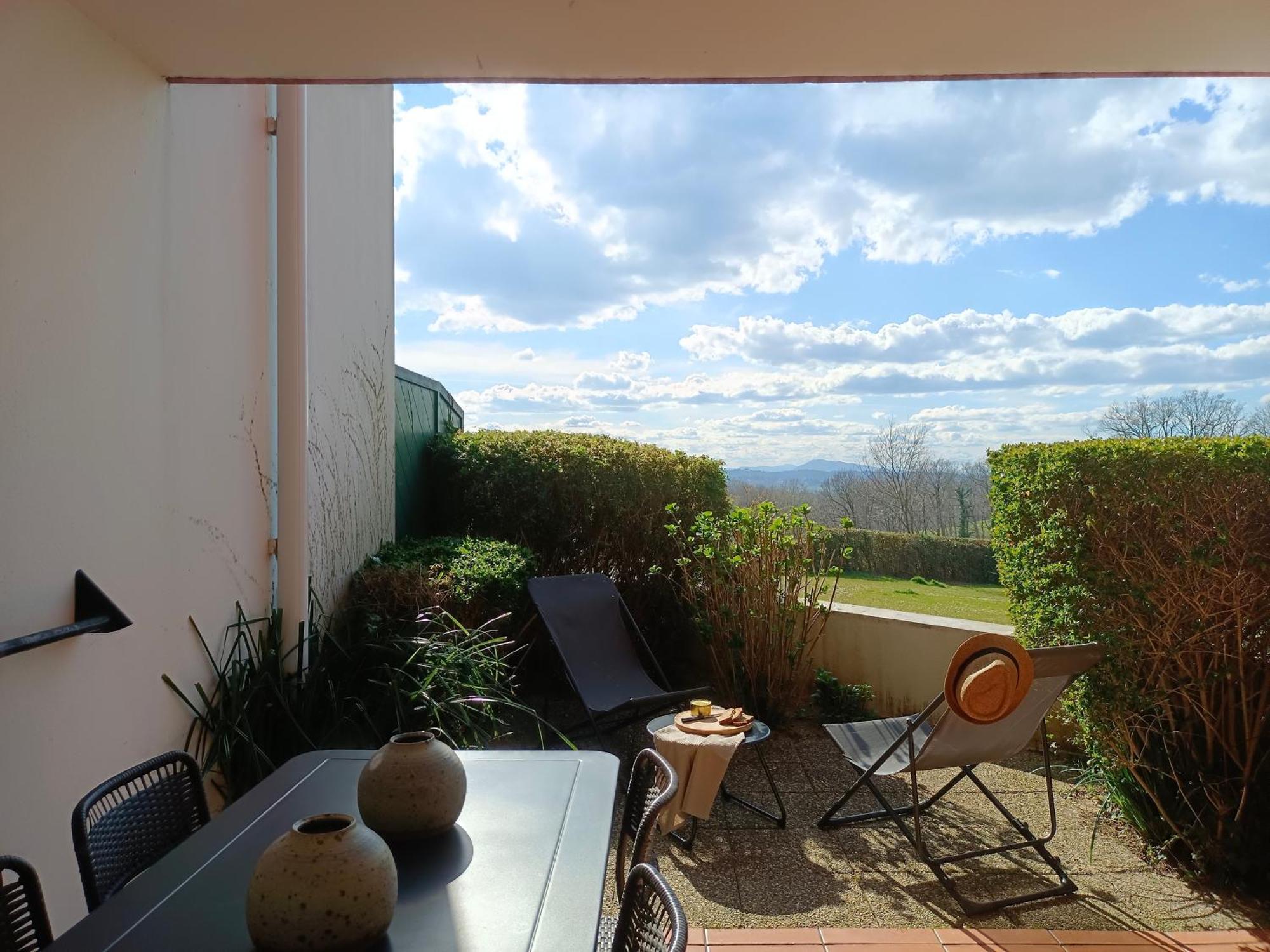 T1 Bis Avec Piscine Vue Golf Et Montagnes Apartment Arcangues Exterior photo