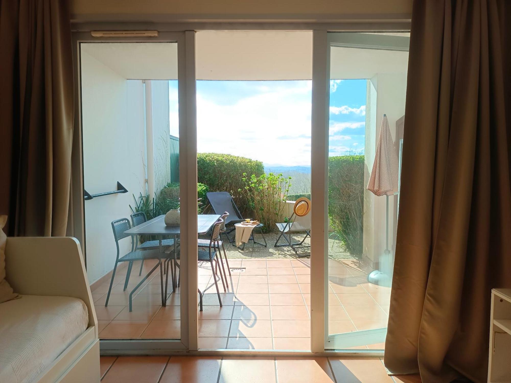 T1 Bis Avec Piscine Vue Golf Et Montagnes Apartment Arcangues Exterior photo