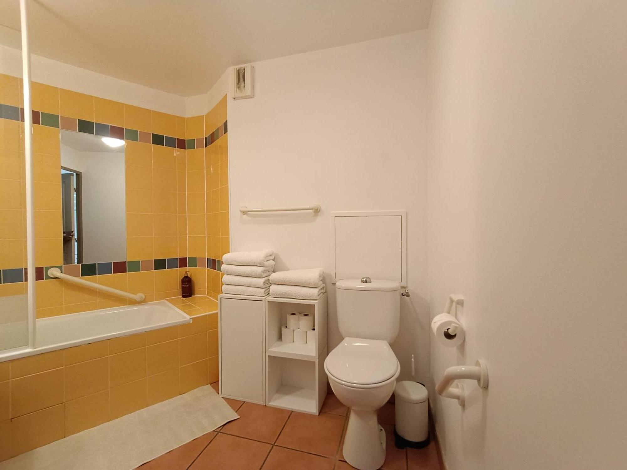 T1 Bis Avec Piscine Vue Golf Et Montagnes Apartment Arcangues Exterior photo